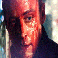 Even when Bloodied, Ryan Gosling refuses to consume mac n cheese of the poor.